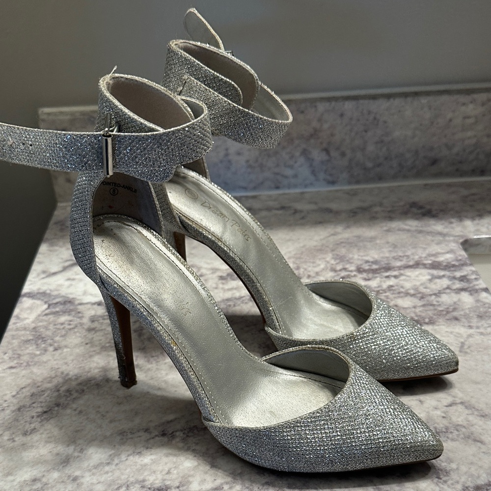 Dream Pairs pointed to high heeled silver pumps size 8